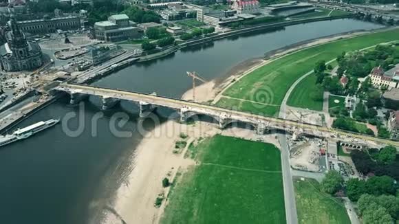 德国德累斯顿的桥梁改造工程鸟瞰图视频的预览图