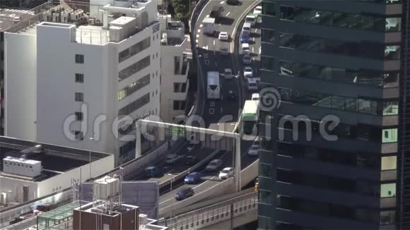 关闭东京市中心繁忙高速公路的静态镜头视频的预览图
