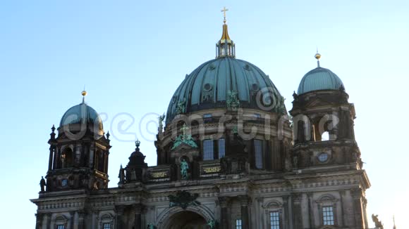 柏林大教堂清晨视频的预览图