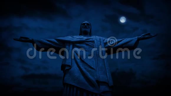 月光下耶稣的雕像视频的预览图