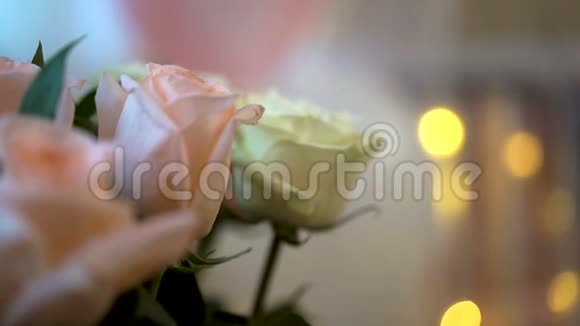 玫瑰与花环情人节视频的预览图
