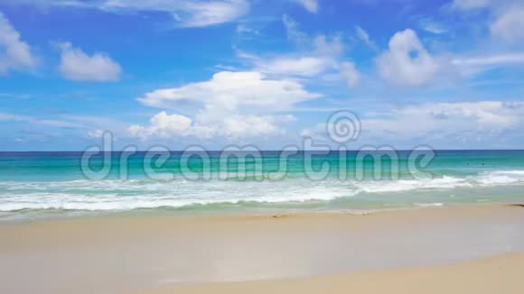 西海岸普吉岛泰国美丽的海滩海在夏季太阳4K超高清视频剪辑视频的预览图