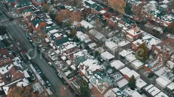 在降雪后拍摄了多伦多附近的飞机视频的预览图