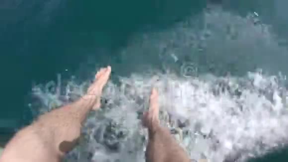 水中的腿夏天美丽美丽身体旅行度假度假视频的预览图