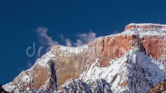 高山在锡安山脉上漂流视频的预览图