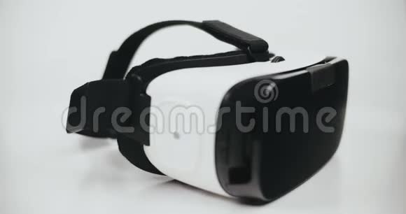 特写虚拟现实眼镜隔离视频的预览图