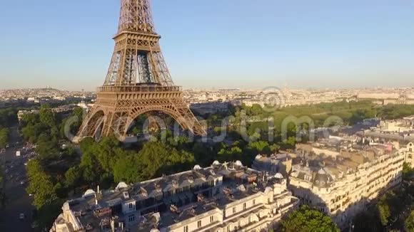 埃菲尔铁塔的俯视图视频的预览图