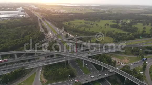 公路立交桥道路和匝道系统视频的预览图