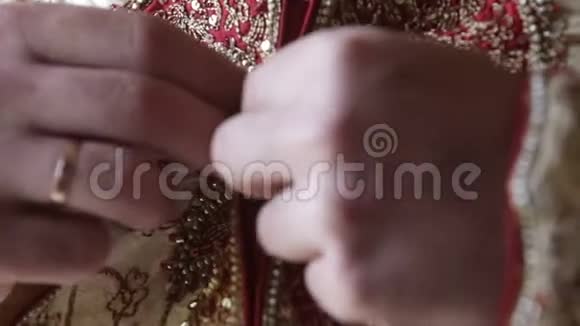 高级装饰印度婚纱礼服视频的预览图