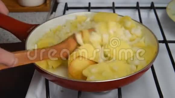 平底锅烤土豆视频的预览图