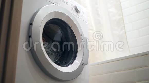 工作洗衣机4K视频的预览图