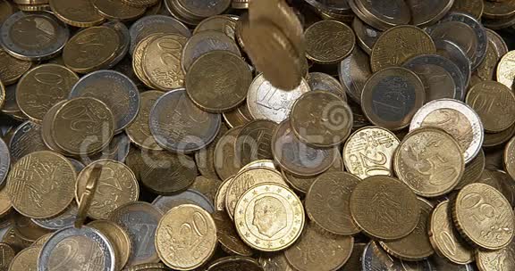 欧元硬币下落视频的预览图