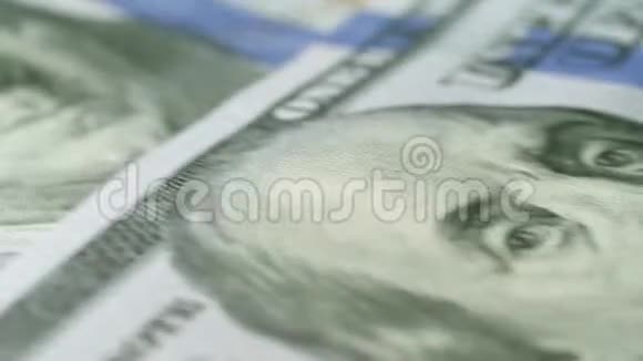 新百元钞票循环货币4k宏观背景视频的预览图
