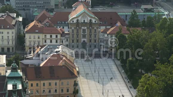 卢布尔雅那圣三一教区教堂宗教观光游览斯洛文尼亚视频的预览图