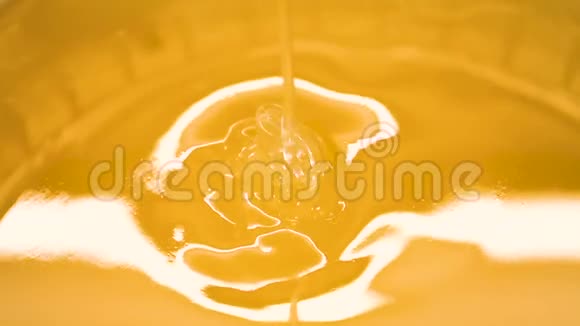 浓香的棕色蜂蜜视频的预览图