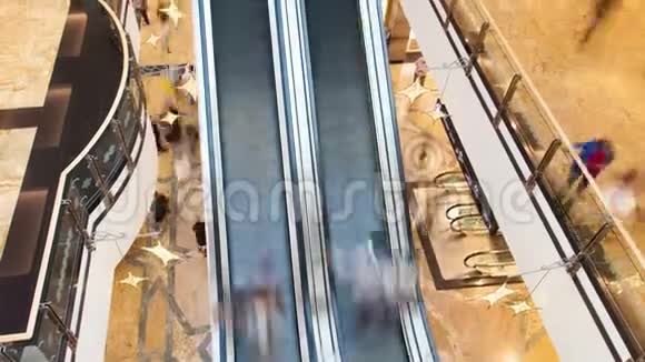 商场自动扶梯交通时间流逝视频的预览图
