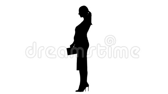孕妇正在看书轮廓白色背景慢动作视频的预览图