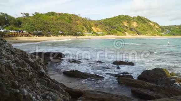 夏季澳大利亚南布卡岛的雪莉海滩视频的预览图