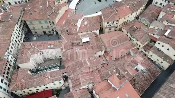 卢卡市圆形剧场广场空中观景景观意大利从上面看视频的预览图