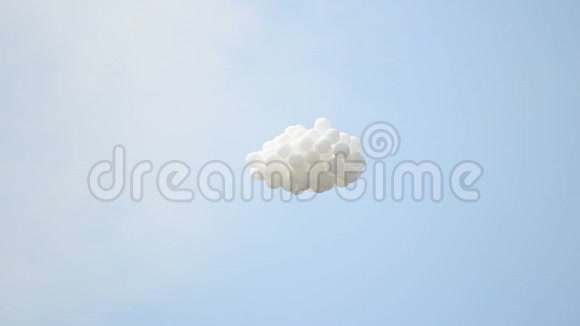 天上飘着气球的轻云梦想成真许愿视频的预览图