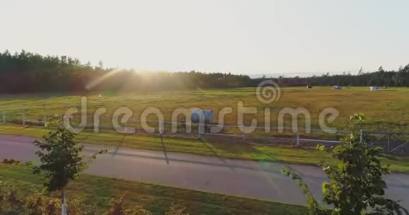 野外日落无人机飞行农业农场农业空中景观天空视频的预览图