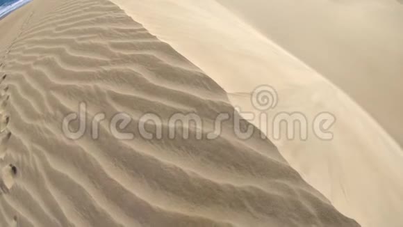 在大加那利海边的风沙沙漠视频的预览图