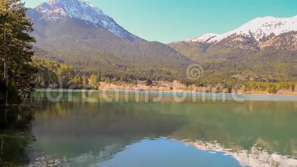 旅游冬季目的地希腊多萨湖视频的预览图