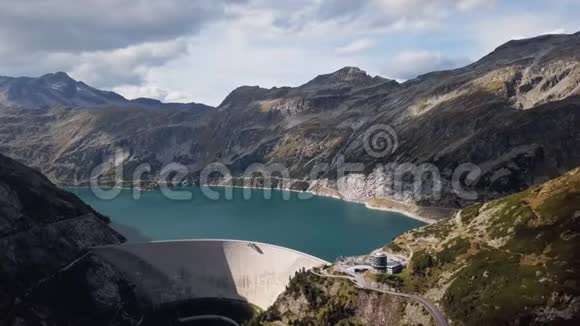 奥地利卡林西亚科隆布雷恩大坝的鸟瞰图视频的预览图