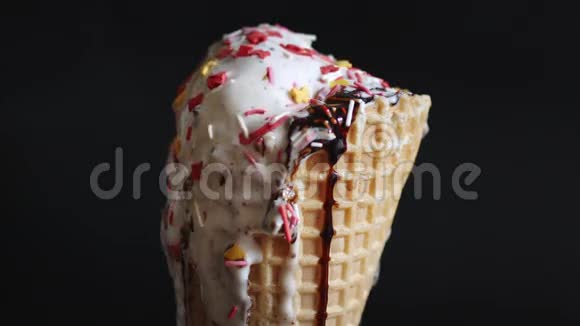 冰淇淋蛋筒融化视频的预览图