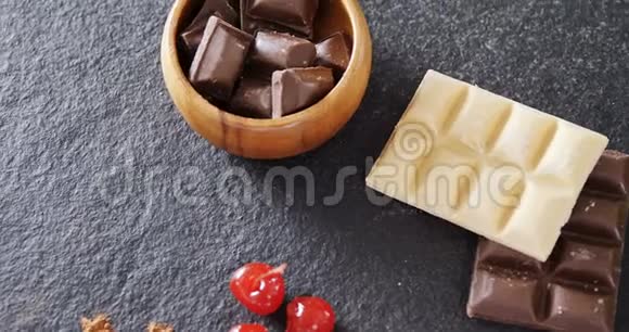 巧克力和水果具体背景4k视频的预览图