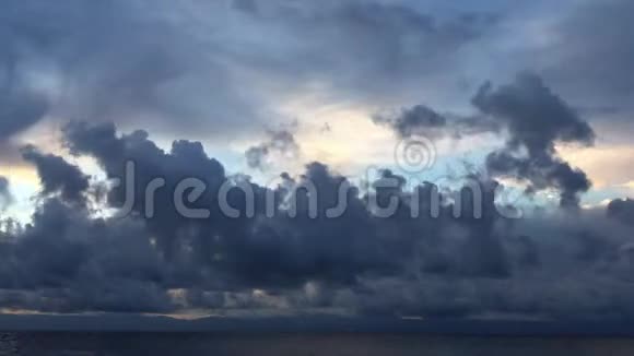 灰云逆天的时间推移运动安德列夫视频的预览图