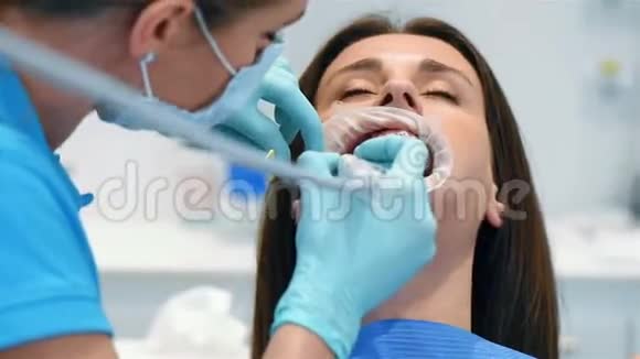 牙科安装支架视频的预览图
