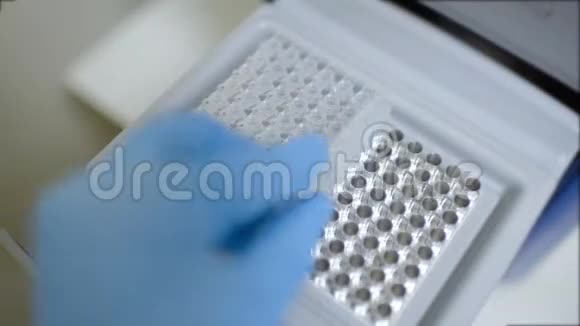 诊断实验室DNA检测仪器视频的预览图