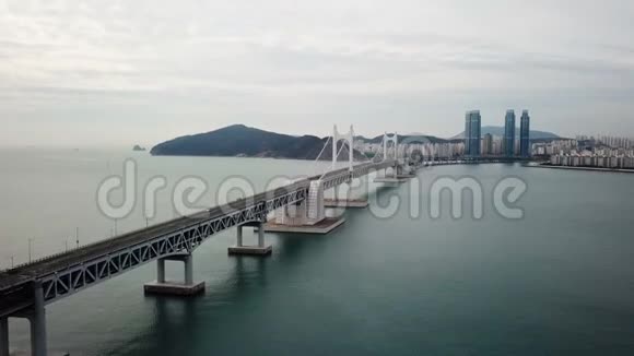 广安桥和海恩达航空景观日出釜山韩国视频的预览图