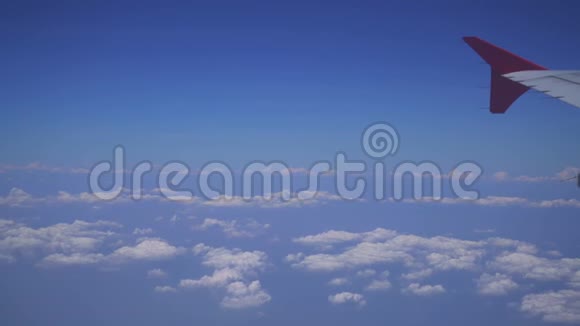 飞越云的飞机视频的预览图