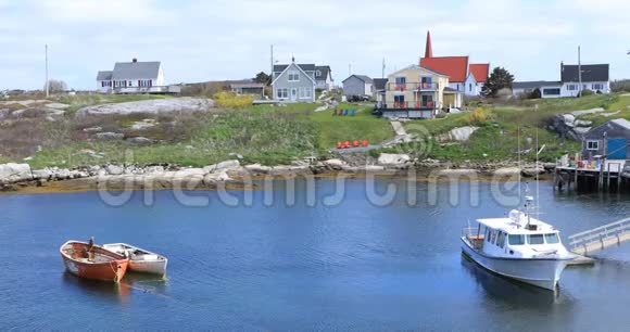 新斯科舍省4K省PeggysCove的多彩建筑场景视频的预览图