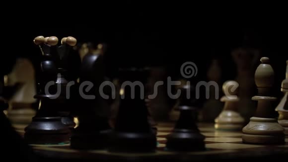 棋盘和象棋黑暗国王把支票视频的预览图