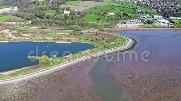 在RSPB附近的LlansanffraidGlanConwy建造新房子是视频的预览图