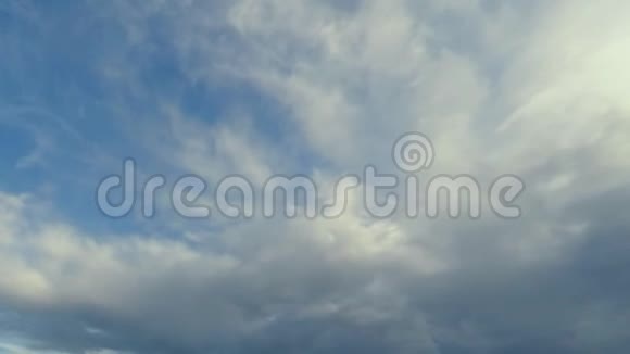 云的电影时间推移视频的预览图