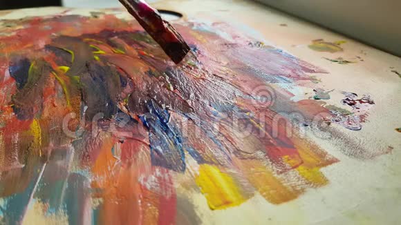 画笔手绘设备色彩斑斓艺术家设备手持视频的预览图