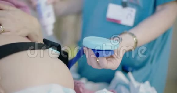 孕妇胎儿心脏监测仪视频的预览图