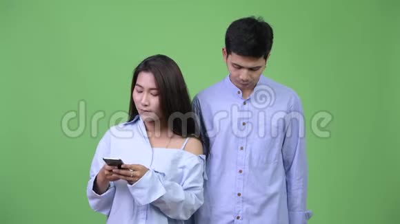 年轻的亚洲商业情侣视频视频的预览图
