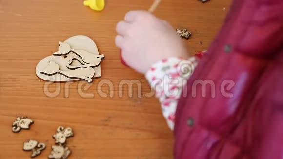 手工制作课儿童木心着色爱好手工制作课程视频的预览图