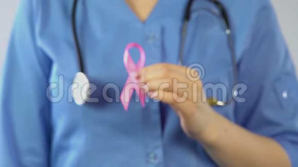 哺乳动物学家敦促控制女性健康乳腺癌意识医疗保健视频的预览图