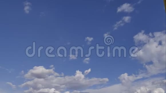 时间实验室在蓝天上的云视频的预览图