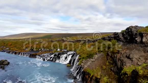 从上面看瀑布空中勘测冰岛视频的预览图