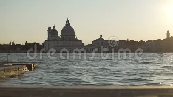 威尼斯城市景观圣马可坎帕尼莱和圣玛丽健康教堂全景视频的预览图