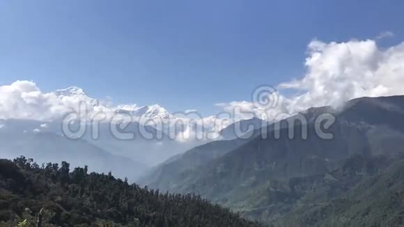 喜马拉雅山安纳普尔纳的景色视频的预览图