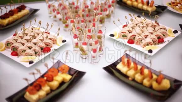 宴会上的美食开胃菜甜点自助餐餐饮服务现场餐厅2视频的预览图
