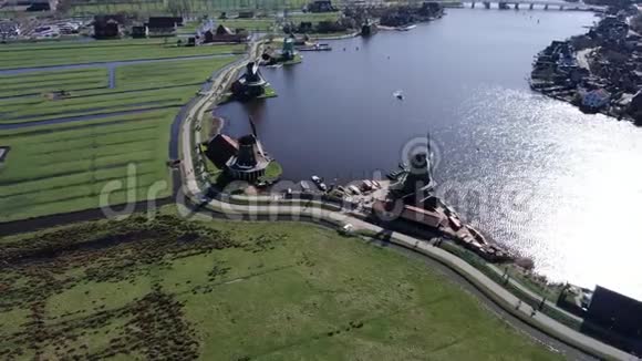 著名荷兰风车在扎安斯山的空中录像视频的预览图